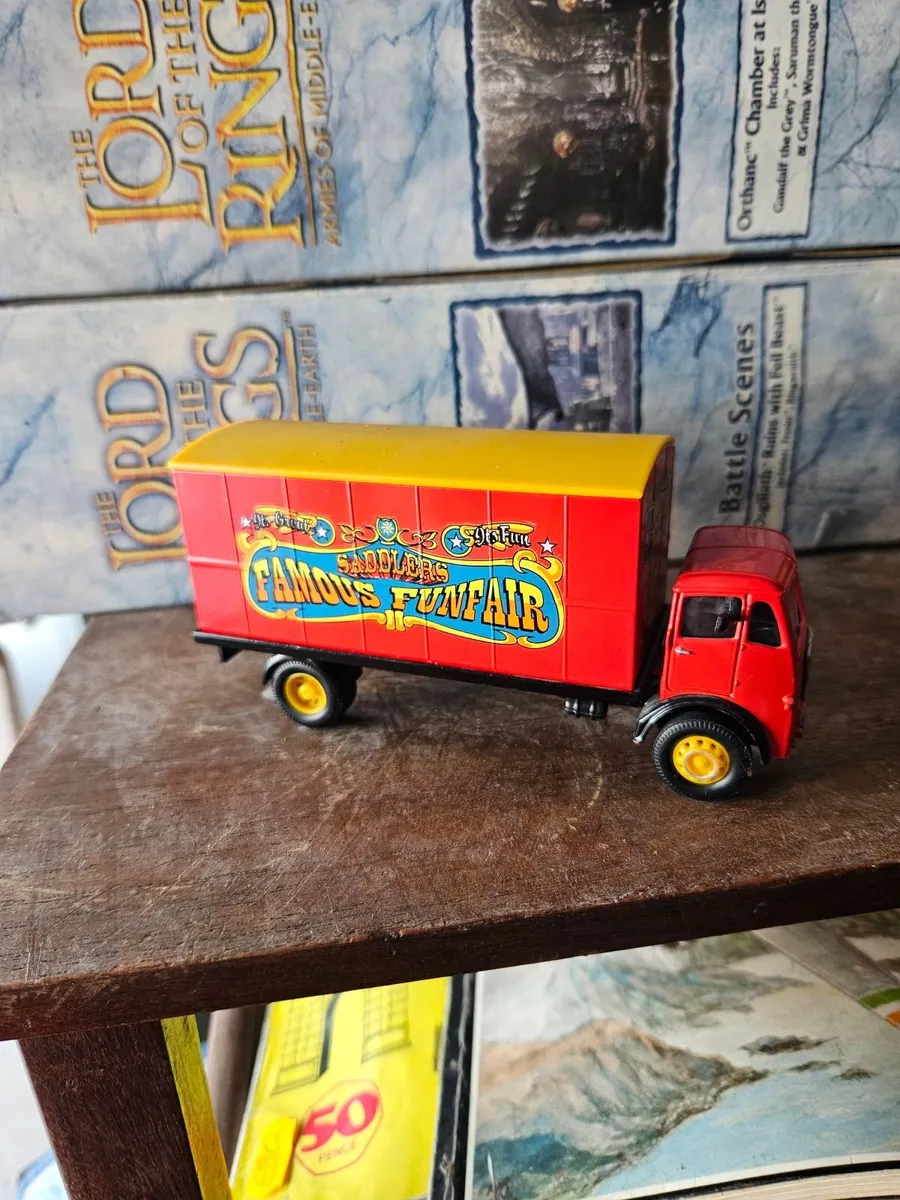Corgi Circus Fair Ground Showmans Range Truck - Image 1