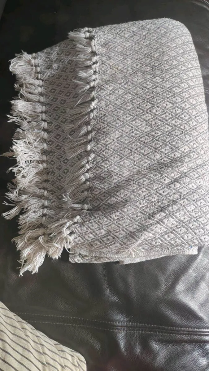 Sofa spread - Image 1