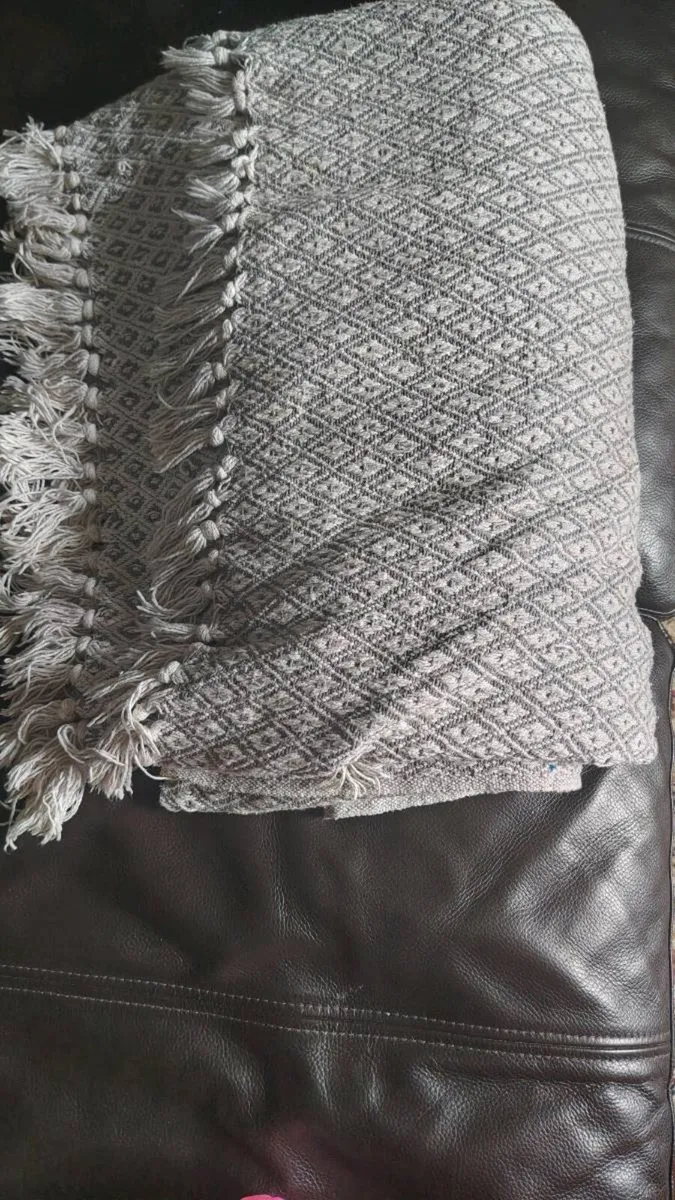 Sofa spread - Image 3