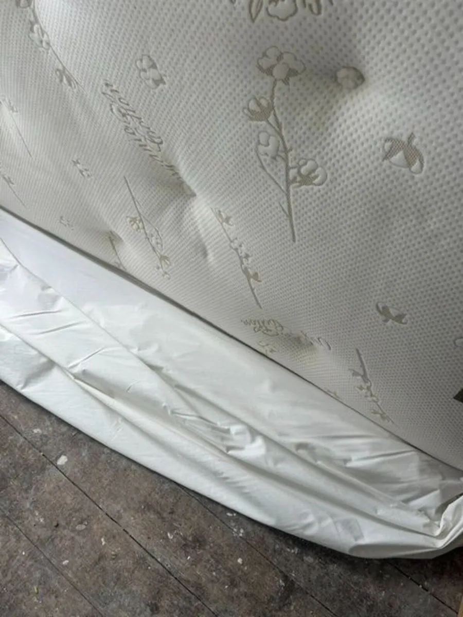 Single bed with mattress and headboard - Image 3