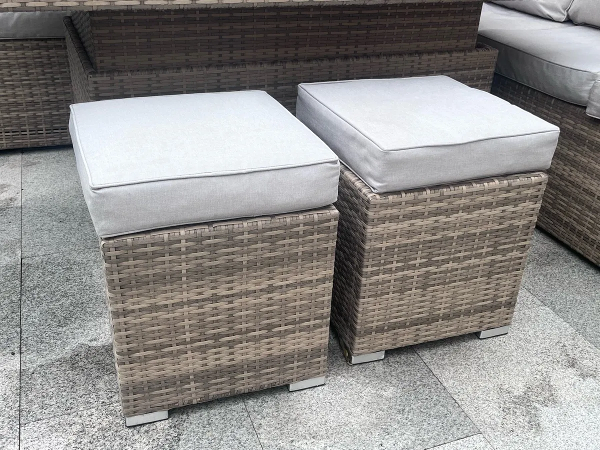 Garden Furniture and table - Image 3