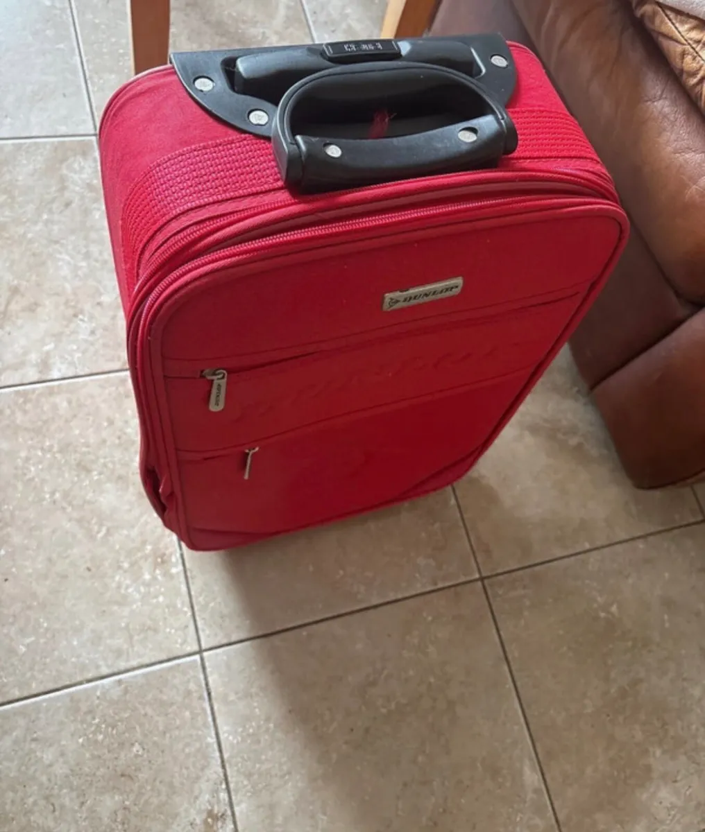 Brand new never used red Dunlop suitcase - Image 2