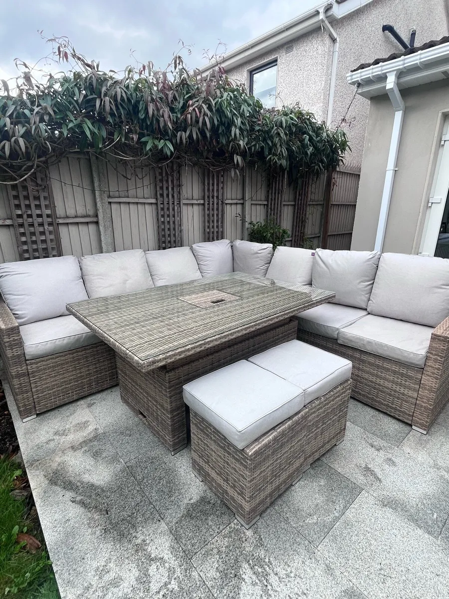 Garden Furniture and table - Image 1