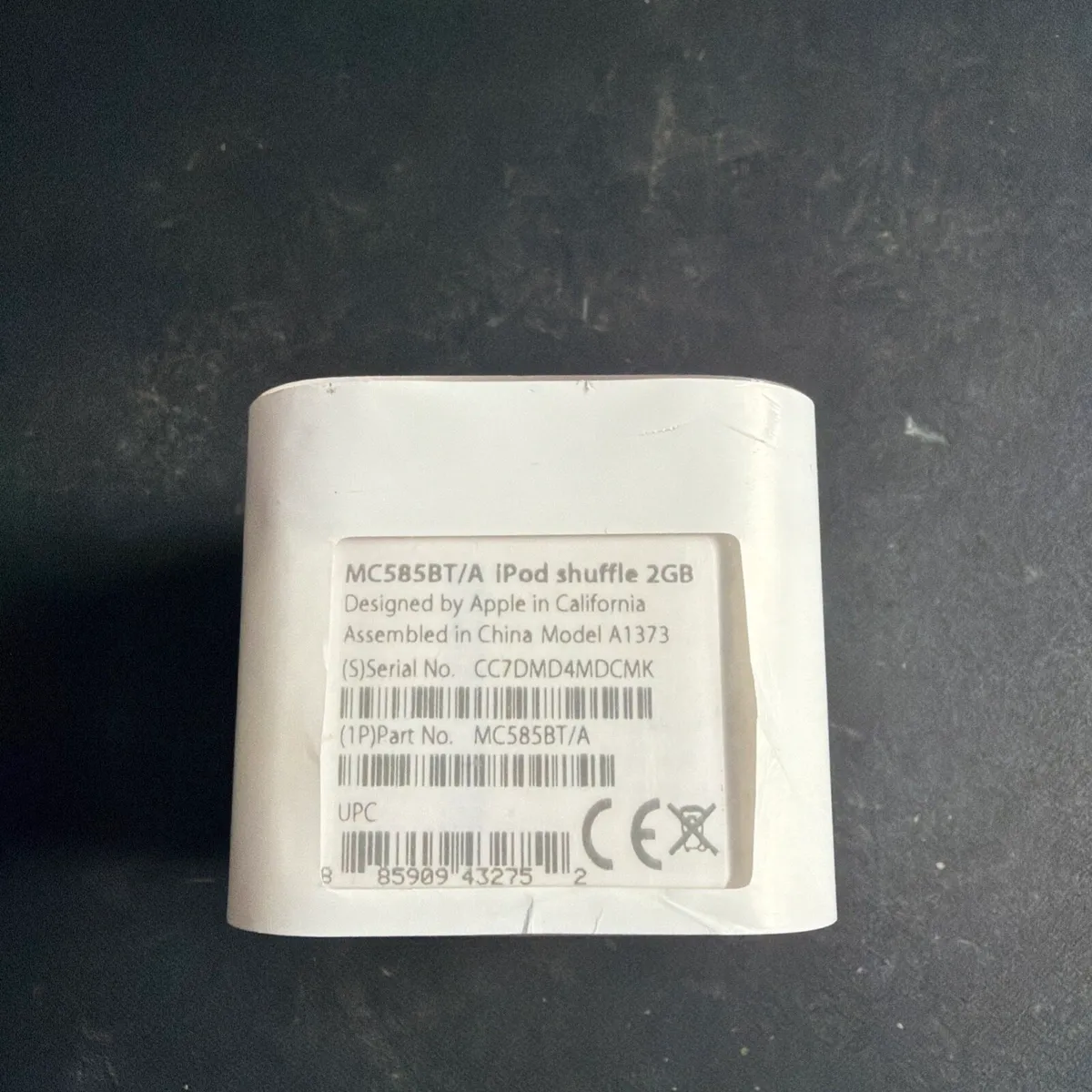 iPod Shuffle 4th Generation 2GB Pink - Image 2