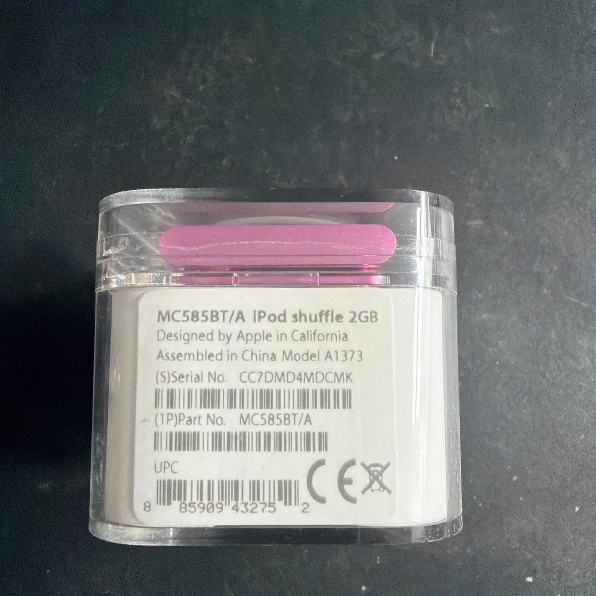 iPod Shuffle 4th Generation 2GB Pink - Image 4