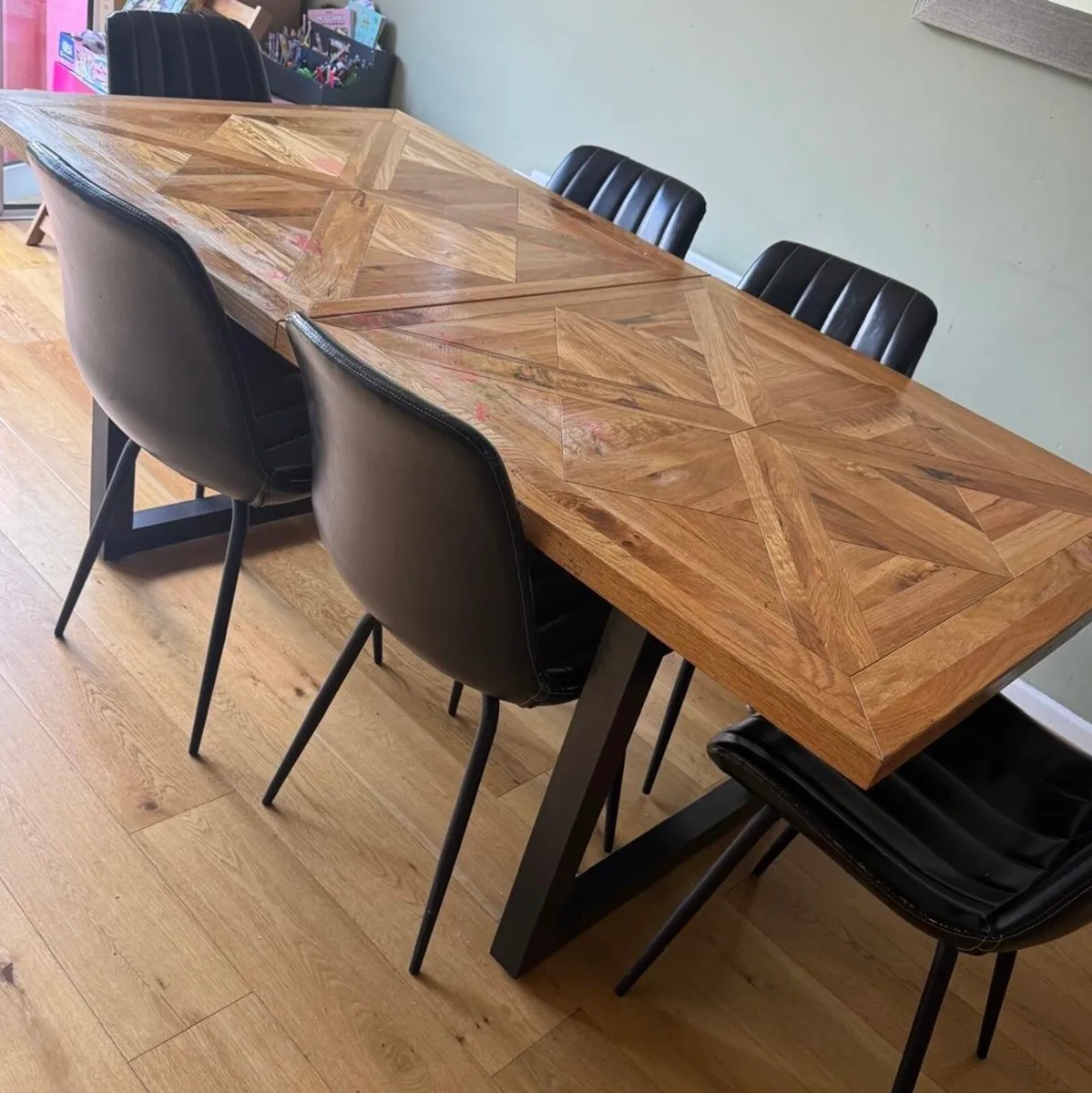 Dining table - Image 1