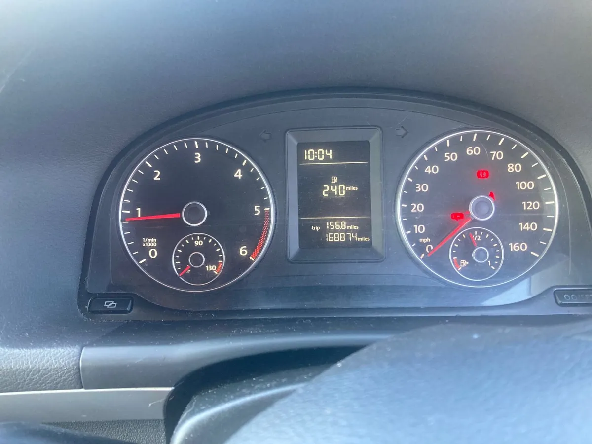Volkswagen Touran 2010 - Image 4