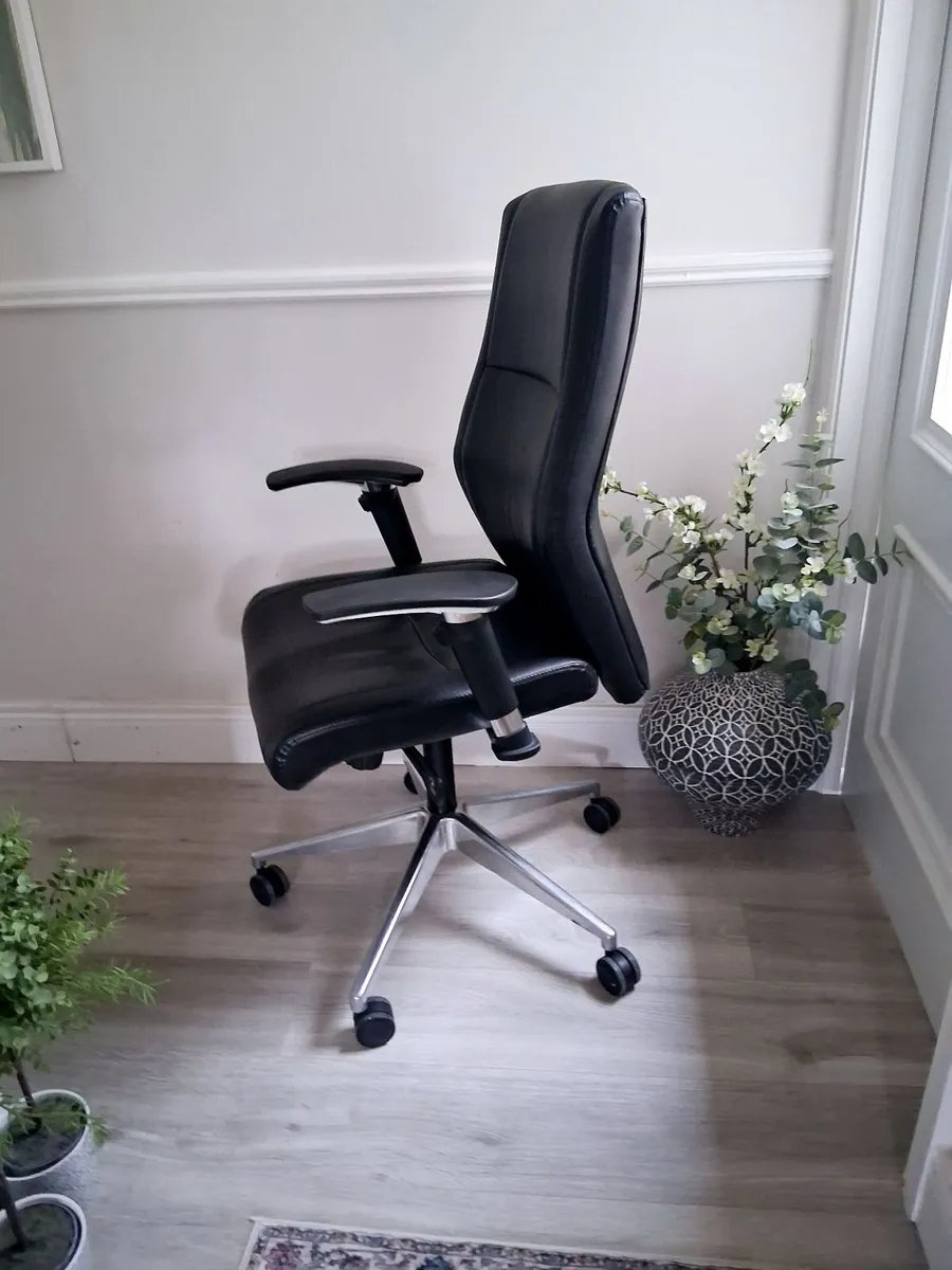 Black Leather Executive Chair - Image 1