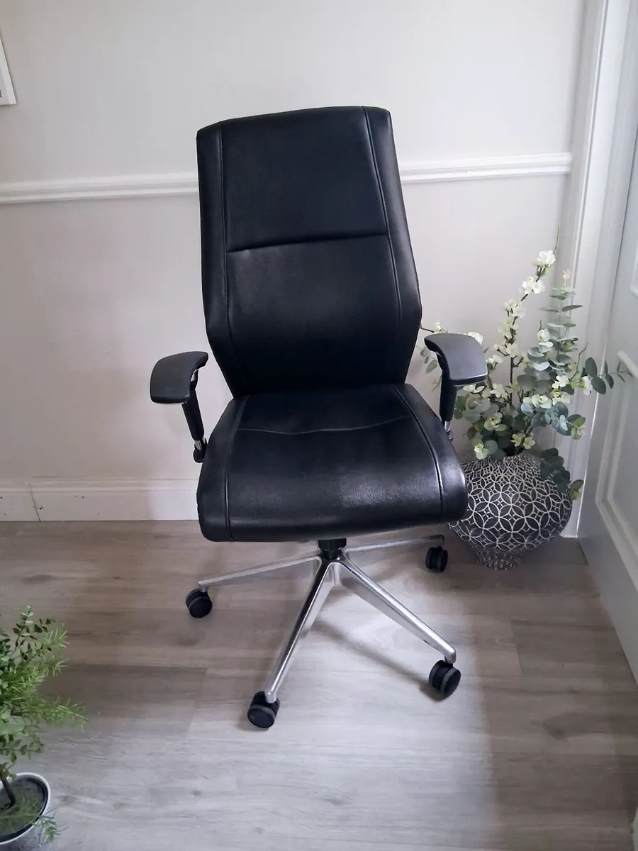 Black Leather Executive Chair - Image 2