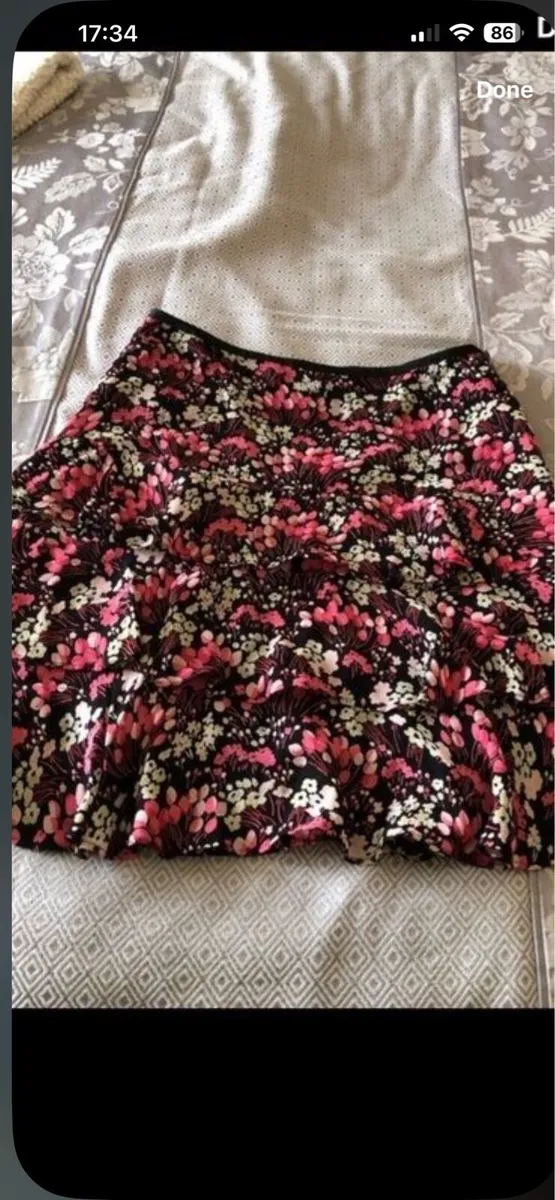 Ladies stunning skirt size 10 €10 - Image 1