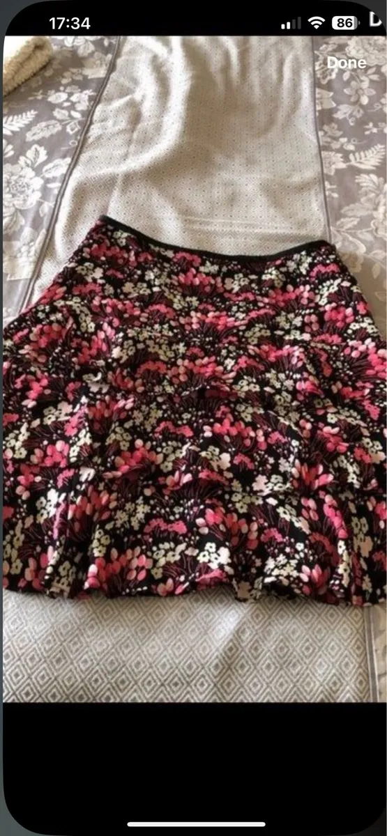 Ladies stunning skirt size 10 €10 - Image 2