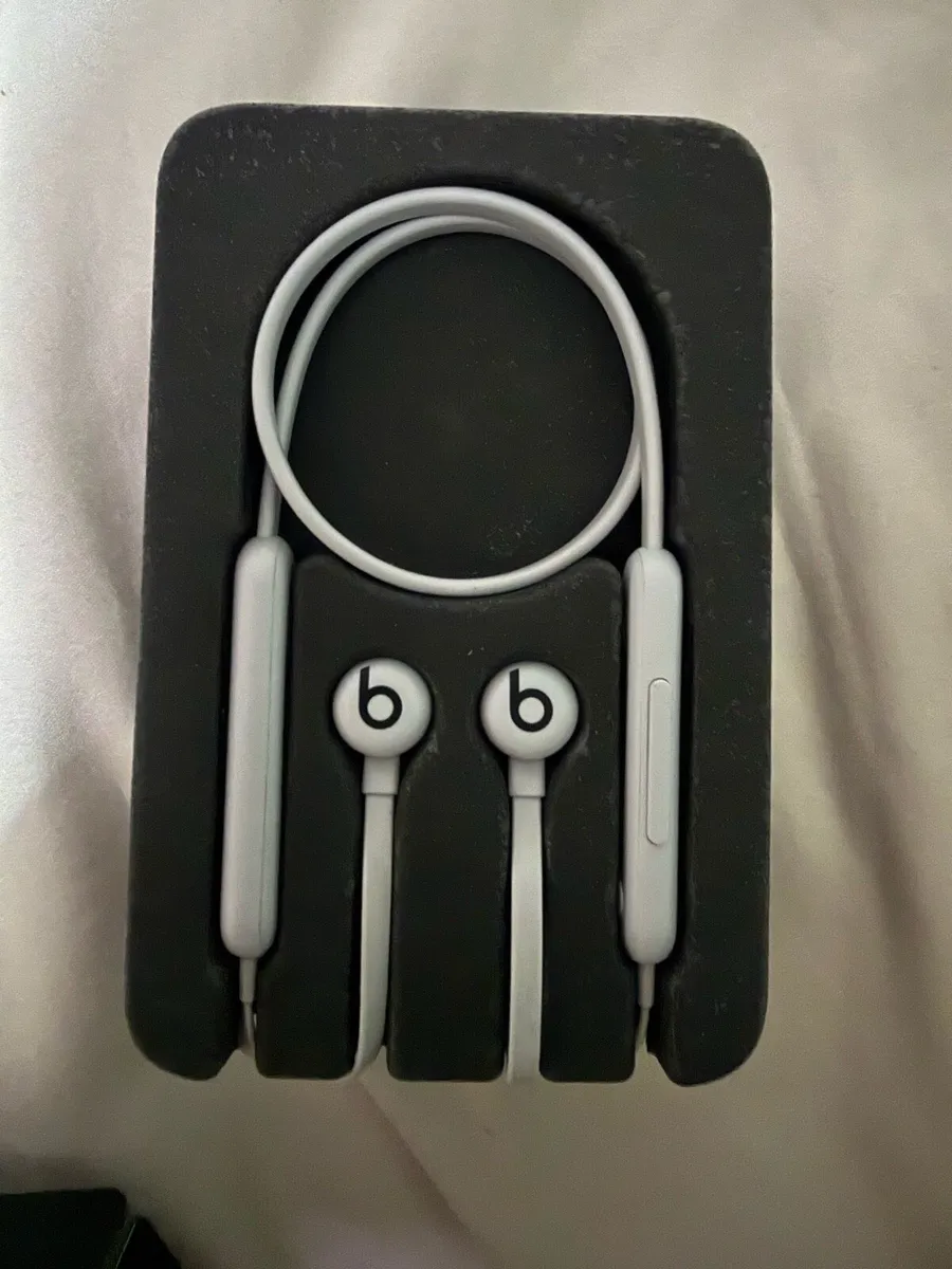 Beats Flex Wireless Earphones - Image 2