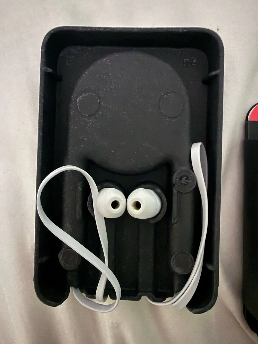 Beats Flex Wireless Earphones - Image 3