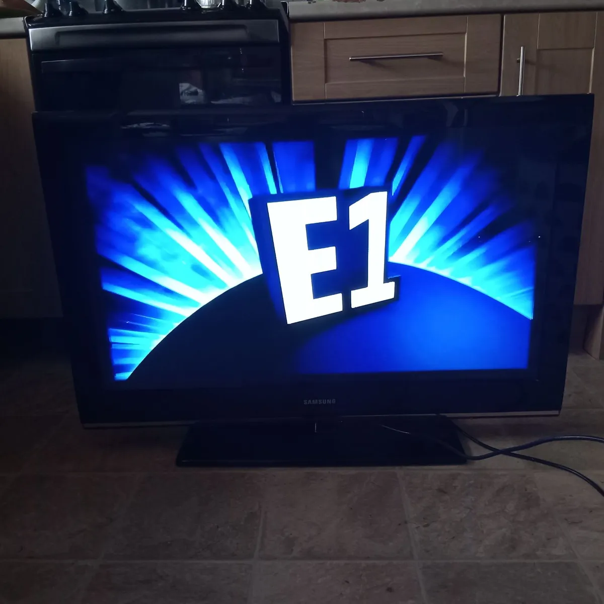 45in Samsung tv - Image 4