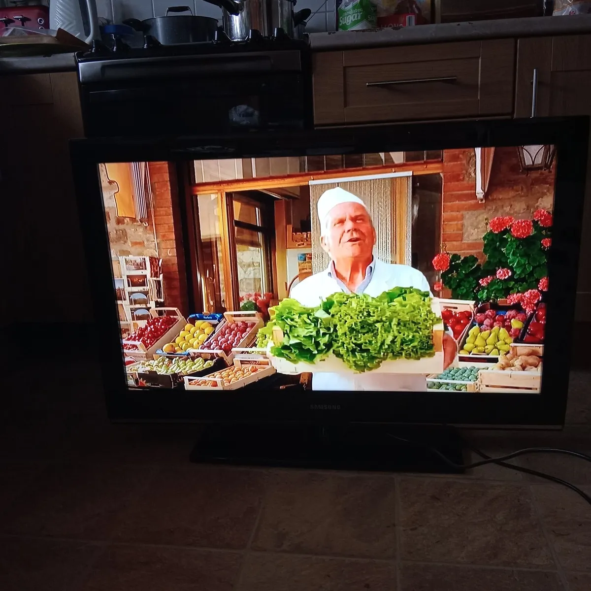 45in Samsung tv - Image 2