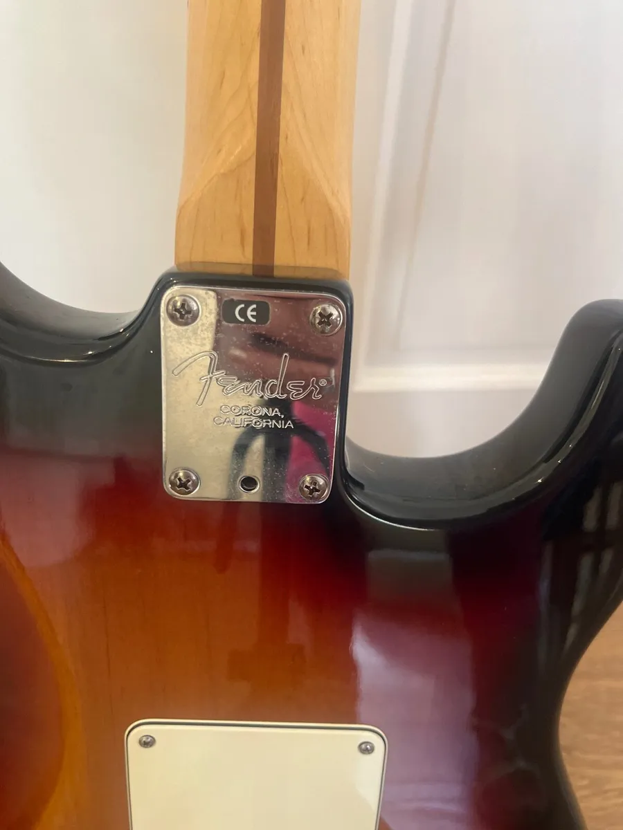 Electric guitar - Image 2