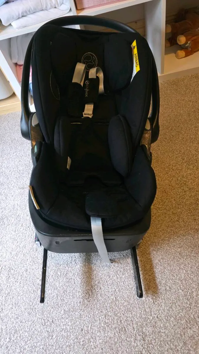2x Cybex Cloud G i-Size Car Seats & 2x Isofix Rota - Image 4