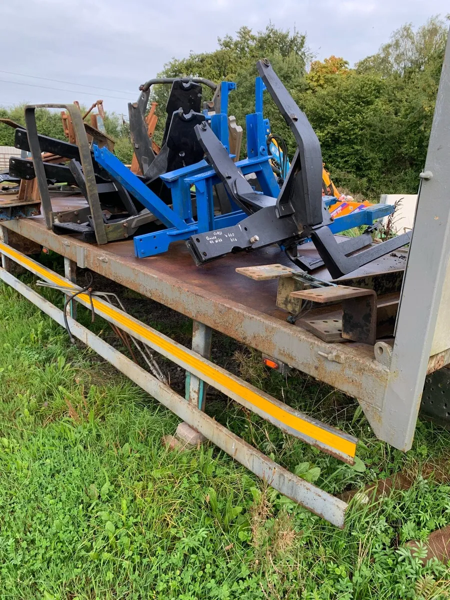 loader brakets for sale. - Image 2