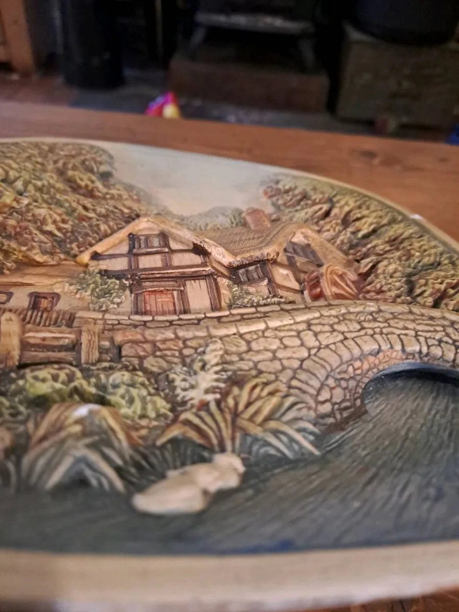 Vintage 3D wall plate Cottage by the River - Image 3