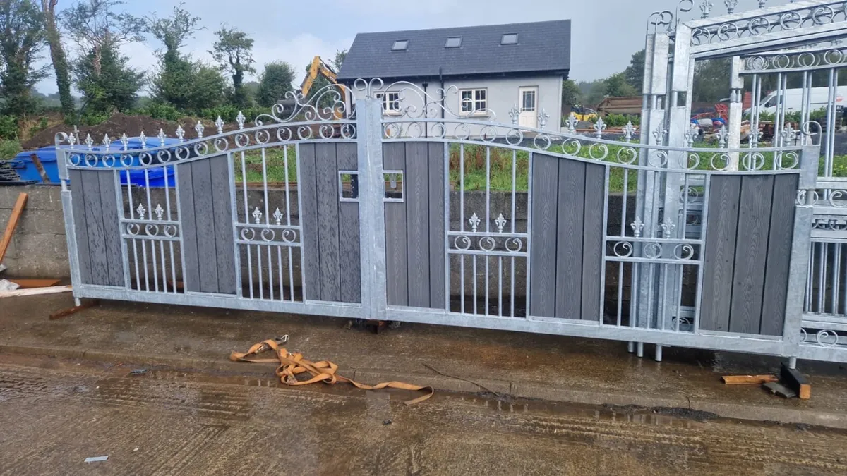 16ft PVC gates on sale - Image 1
