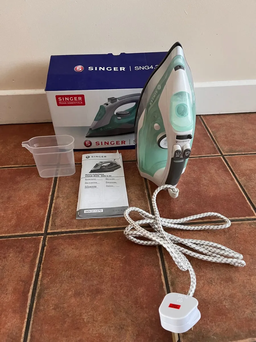 Singer steam iron - Image 1