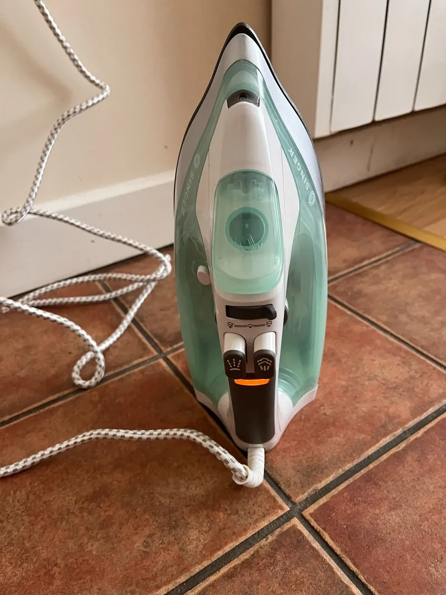 Singer steam iron - Image 4
