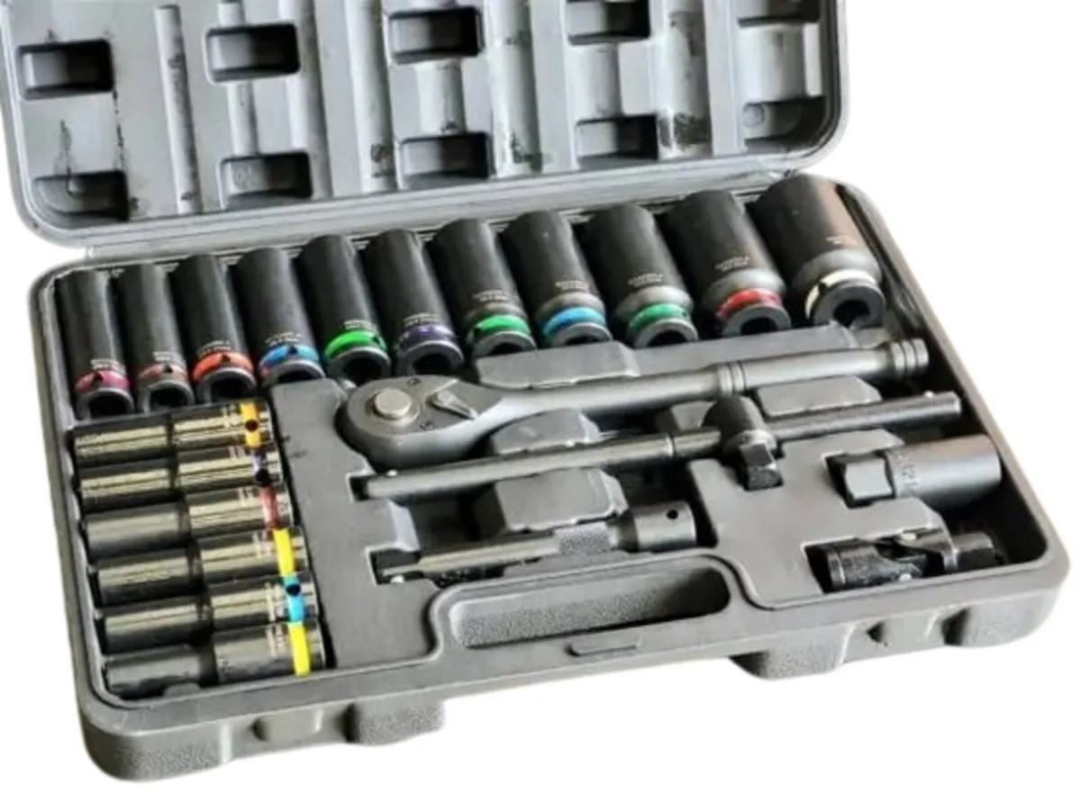 MANAROLA 23-PIECE 1/2" DRIVE IMPACT SOCKET SET - Image 1