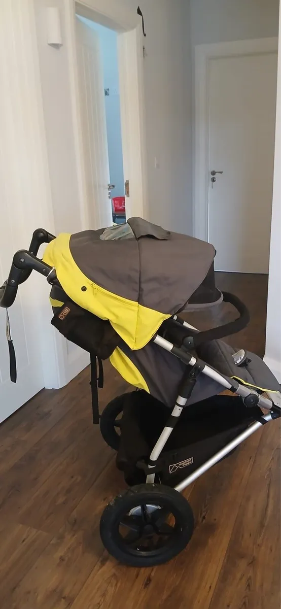 Mountain Buggy Pushchsir - Image 1