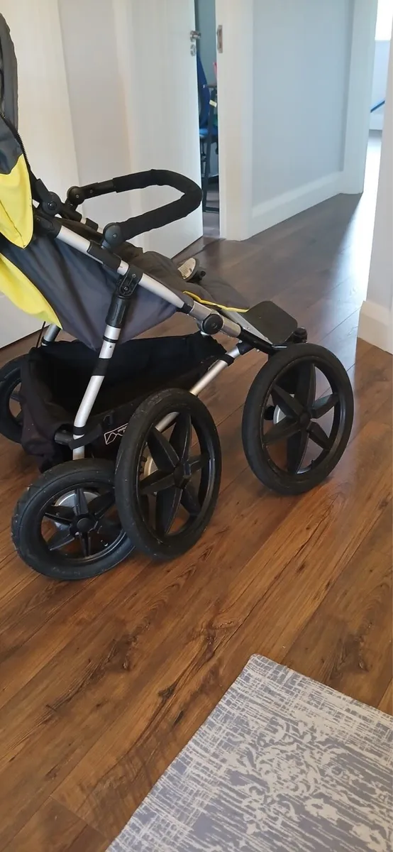 Mountain Buggy Pushchsir - Image 2