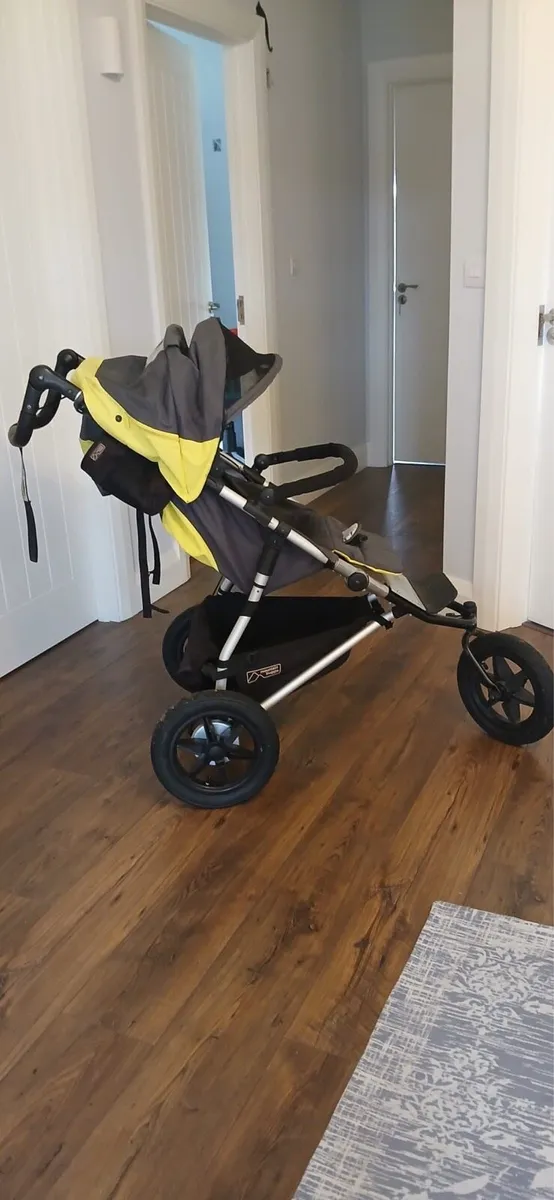 Mountain Buggy Pushchsir - Image 3
