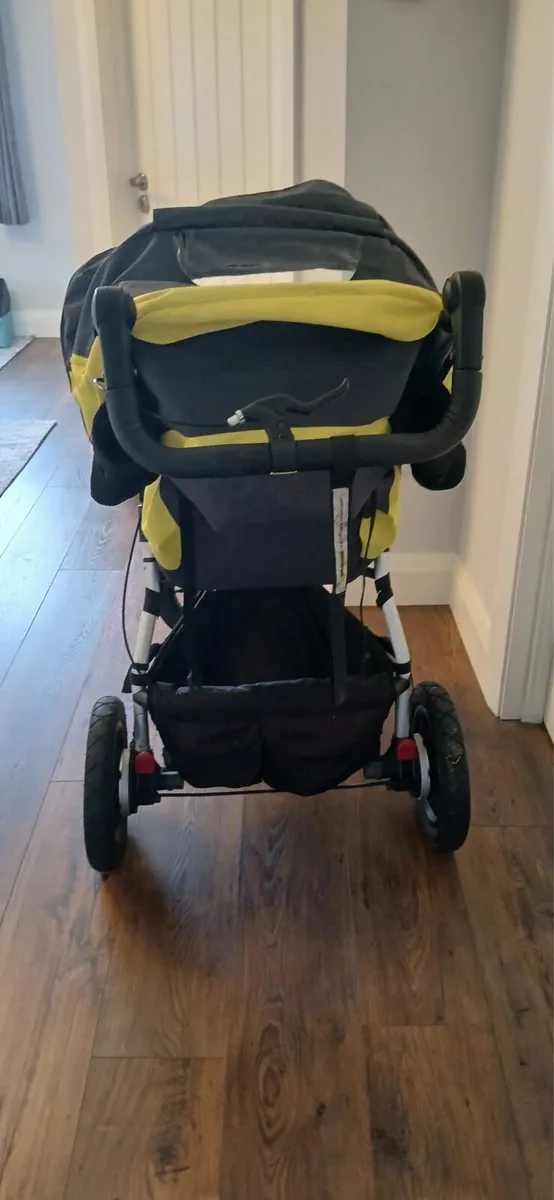 Mountain Buggy Pushchsir - Image 4
