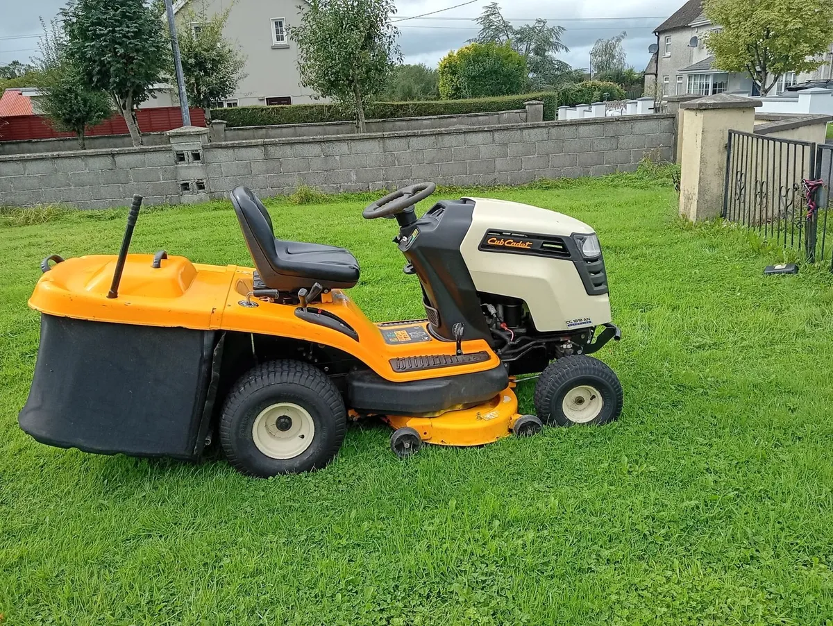 Ride on lawnmower - Image 2