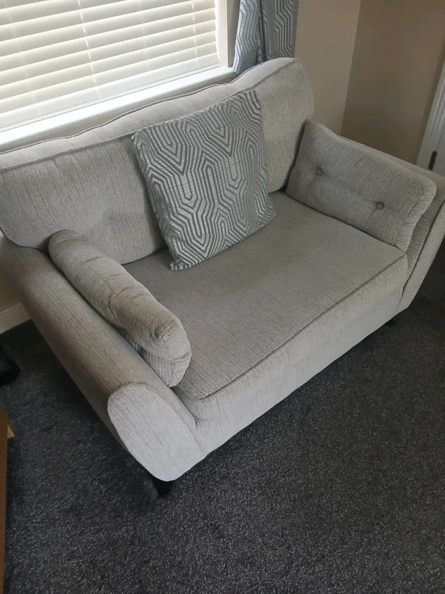 2 seater couch - Image 1