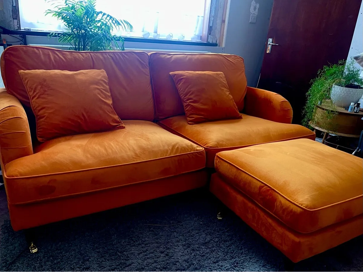3 seaters sofa 1 month old - Image 1