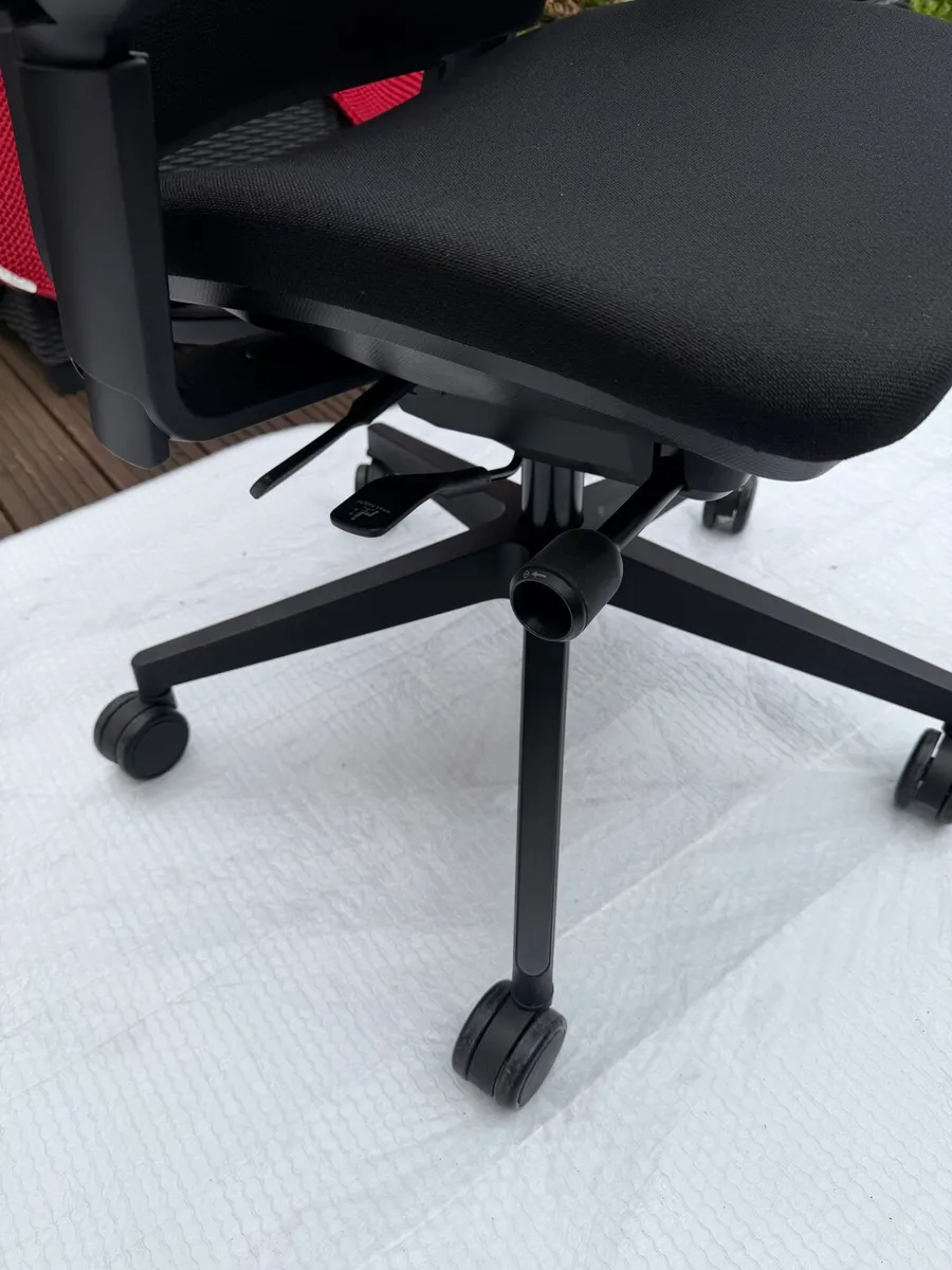 The Steelcase Amia office chair - Image 3