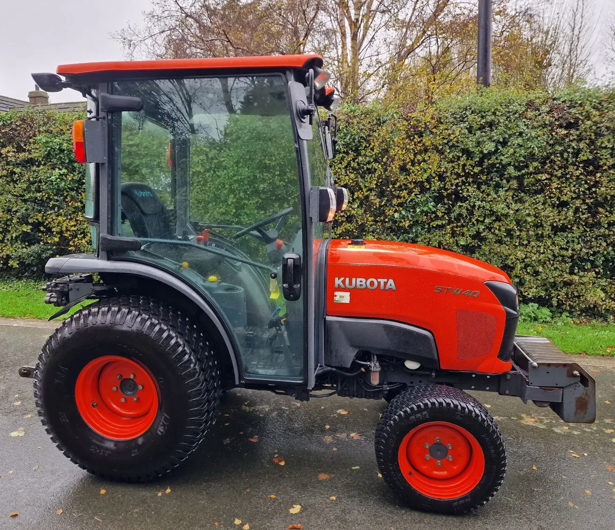 Kubota STW40 40hp Compact Tractor - Image 1