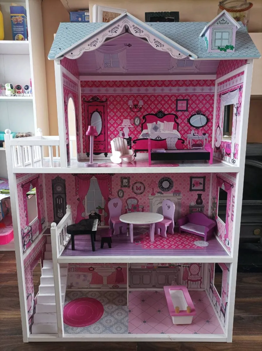 Dolls house - Image 1