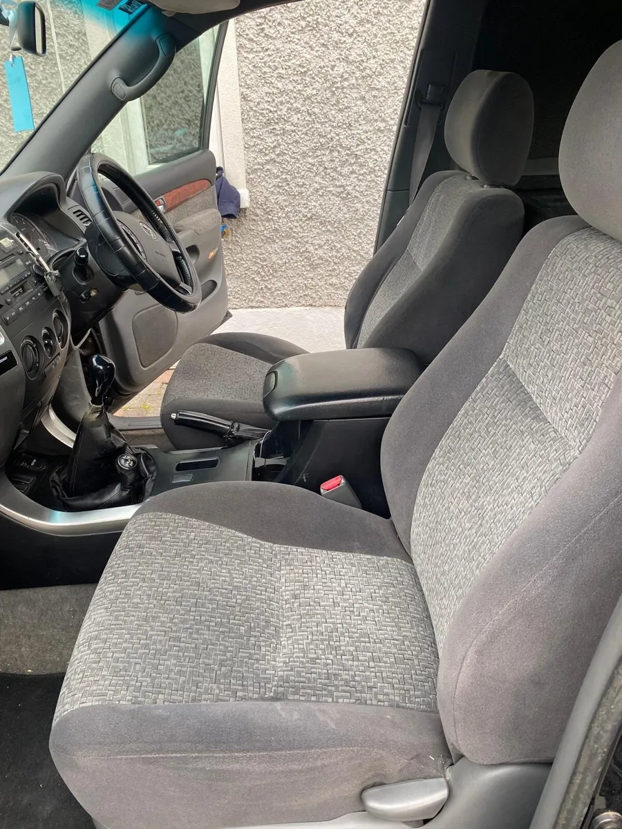 Toyota Land Cruiser - Image 3