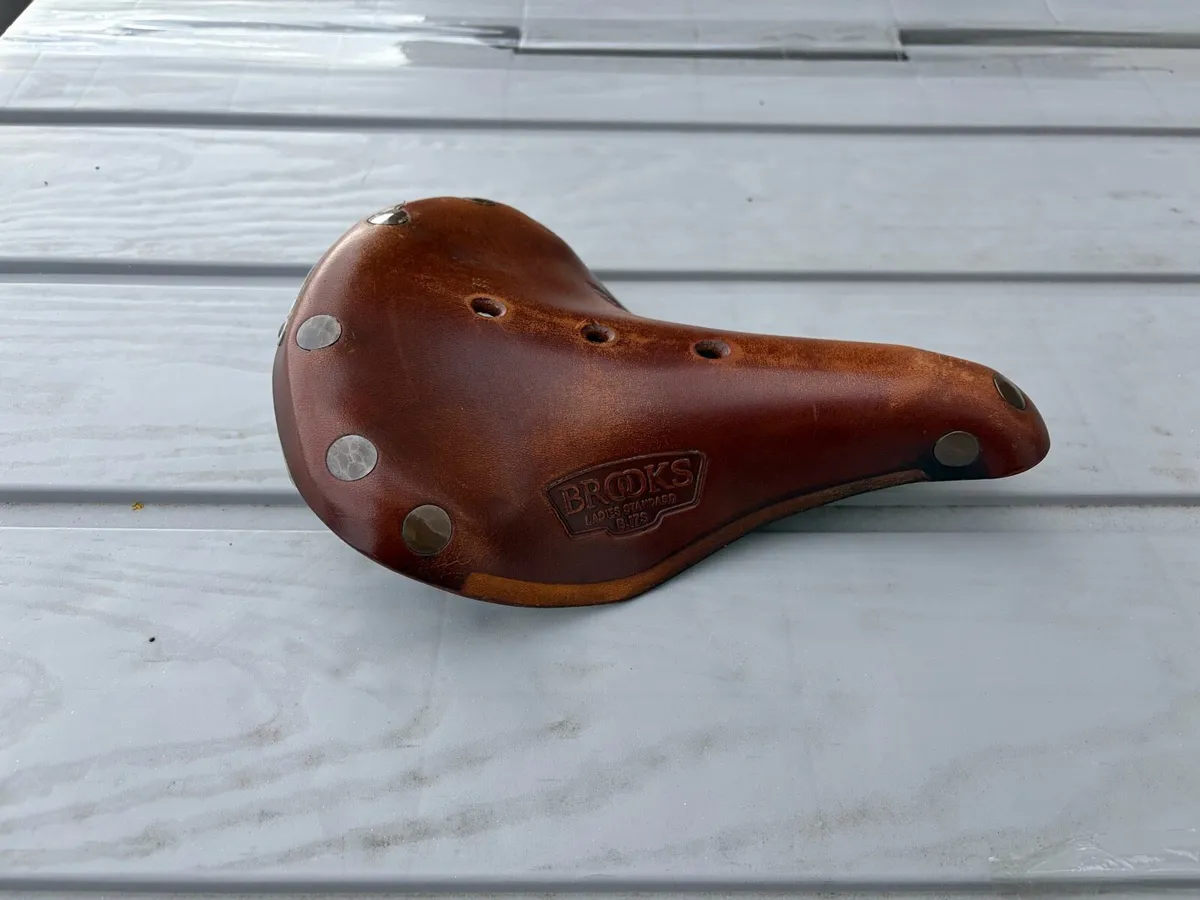Brooks B17s Women’s Leather Saddle Brown - Image 2