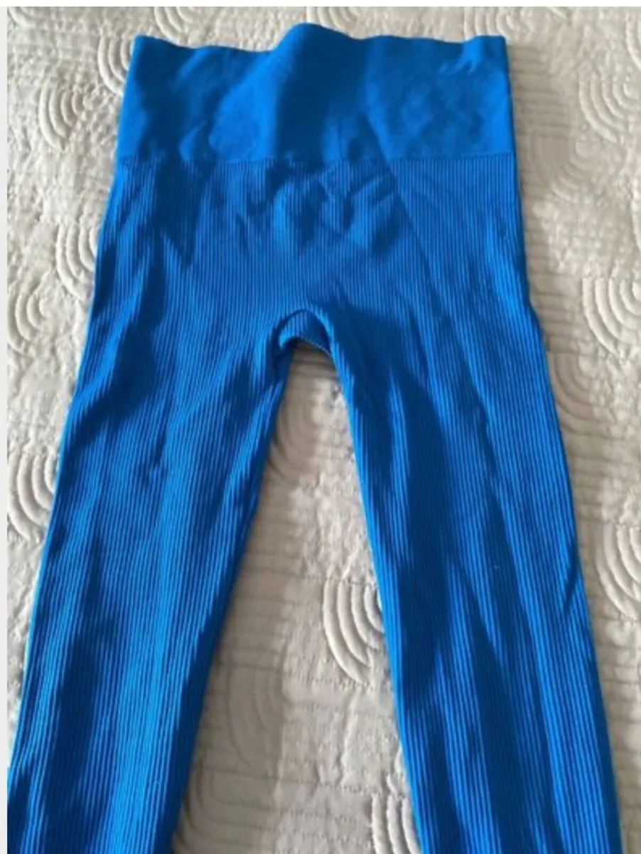 Stradivarius Leggings Size M - Image 2