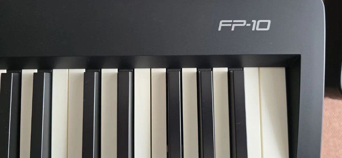 Piano ROLAND FP-10 - Image 1