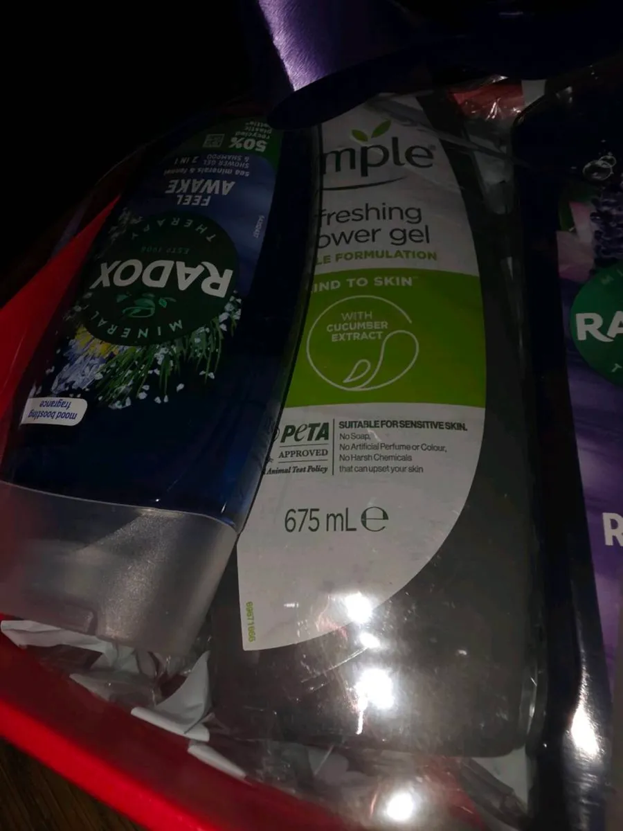 HUGE SHOWER & SHAMPOO, Bottles Creamy Hamper ! - Image 2