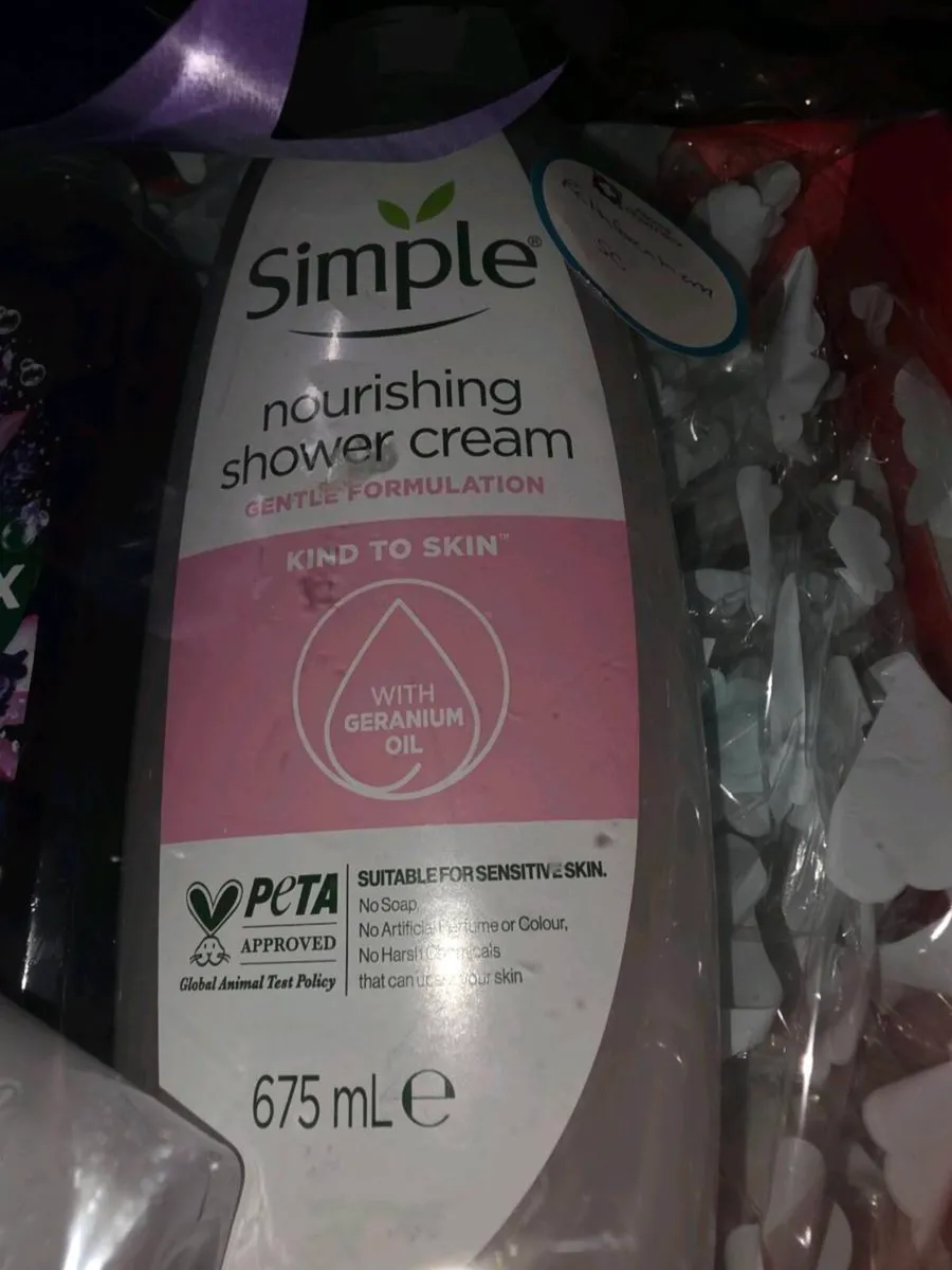HUGE SHOWER & SHAMPOO, Bottles Creamy Hamper ! - Image 3