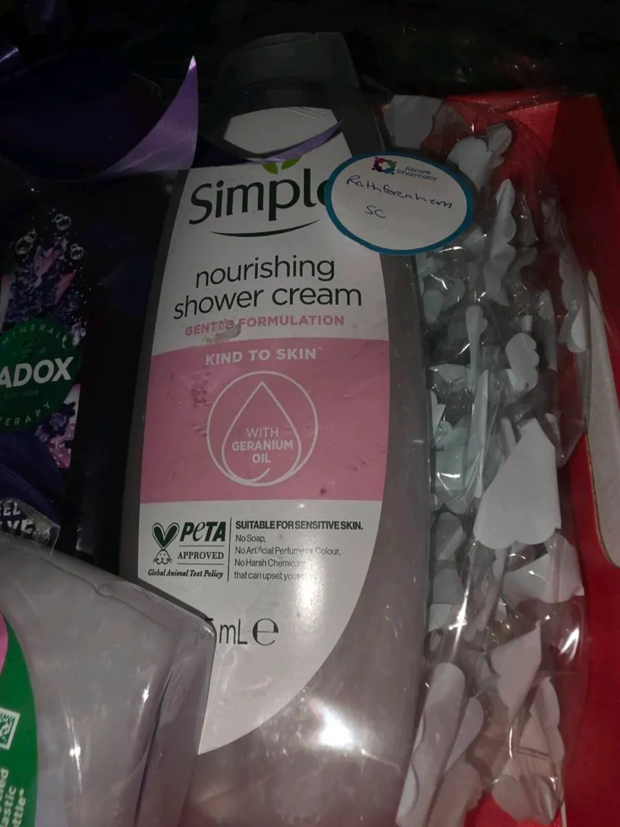 HUGE SHOWER & SHAMPOO, Bottles Creamy Hamper ! - Image 4