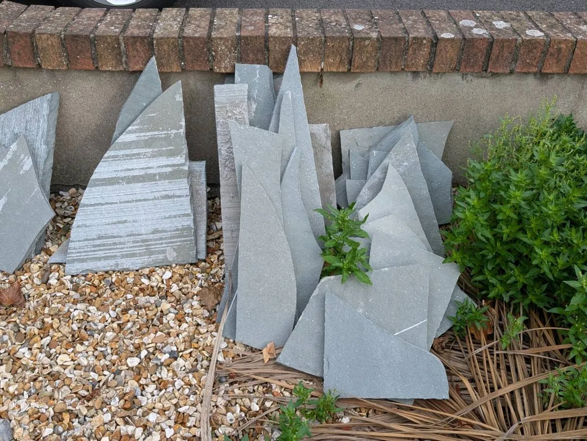 Grey slate paving stone pieces (Free to collect) - Image 2