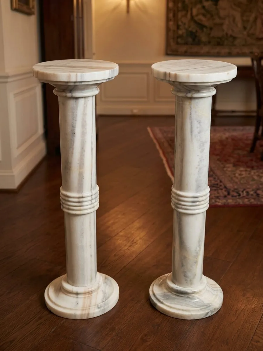 A pair of marble pedestals - Image 1