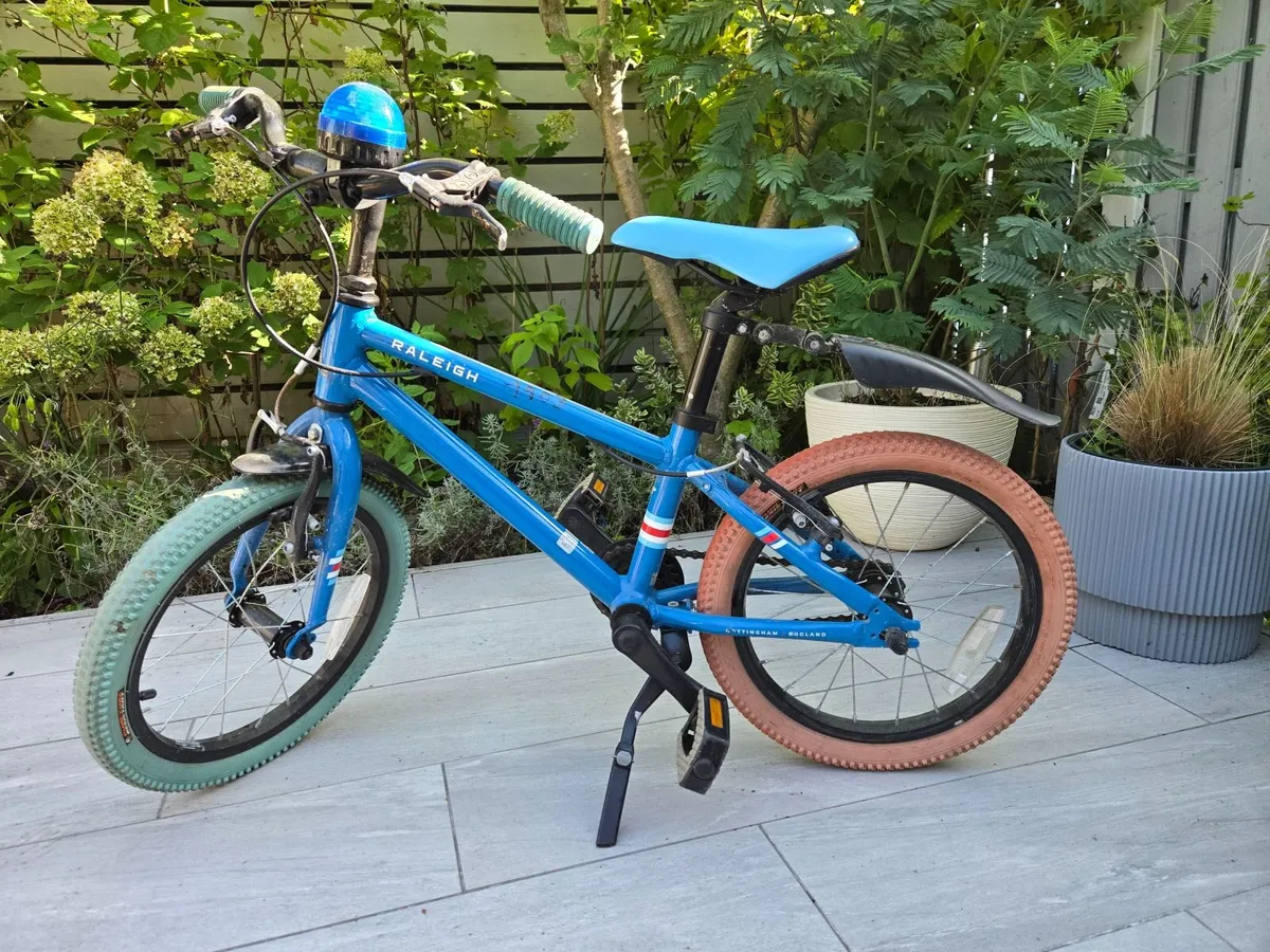 child bicycle/bike