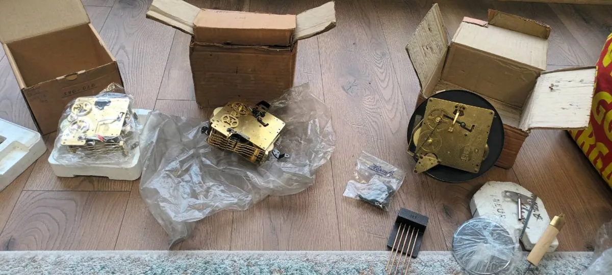 Clock movements - Image 1