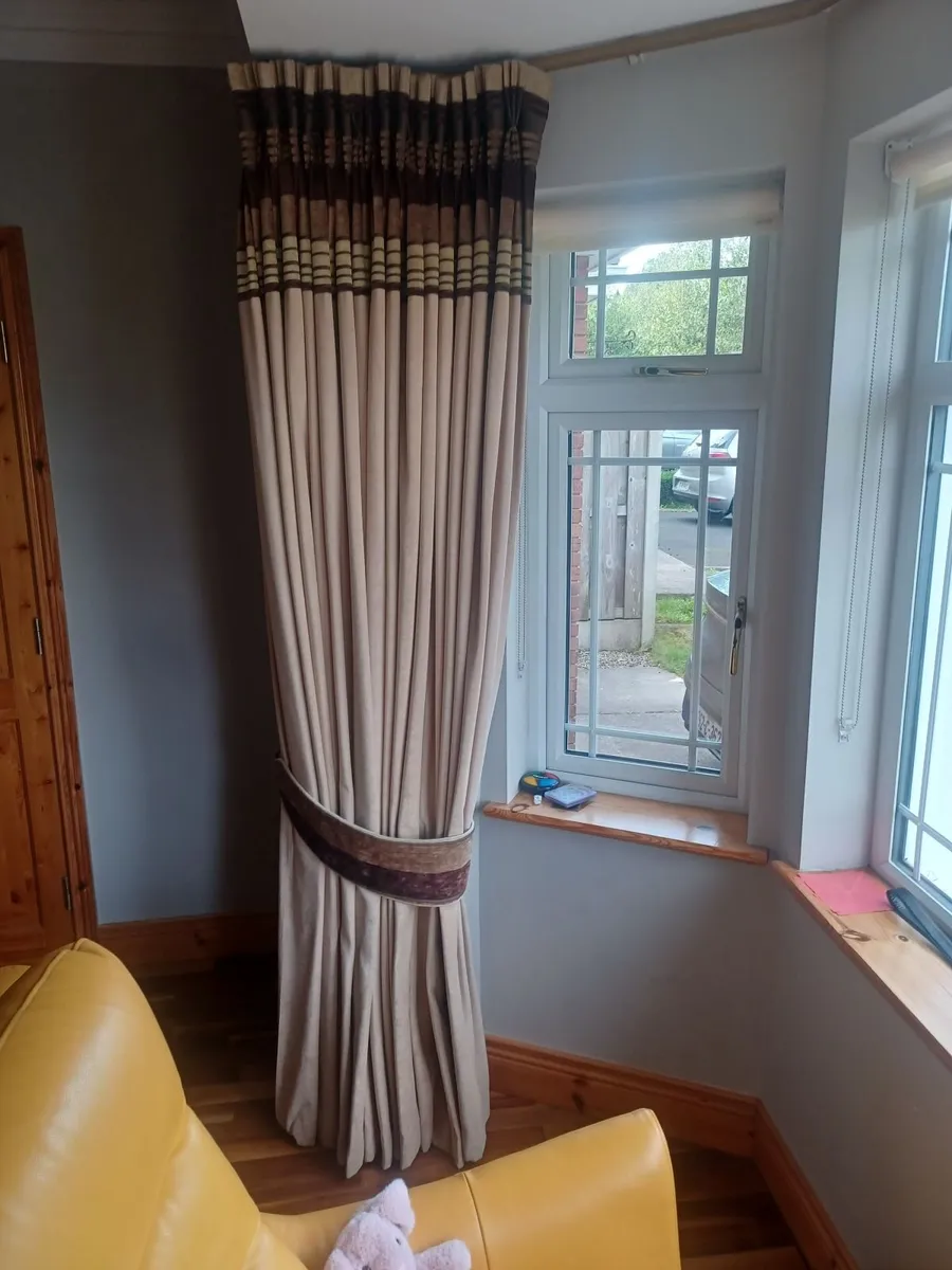 Bay window pleat curtains - Image 2