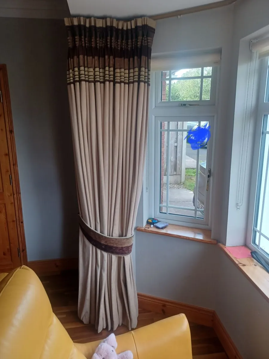 Bay window pleat curtains - Image 1